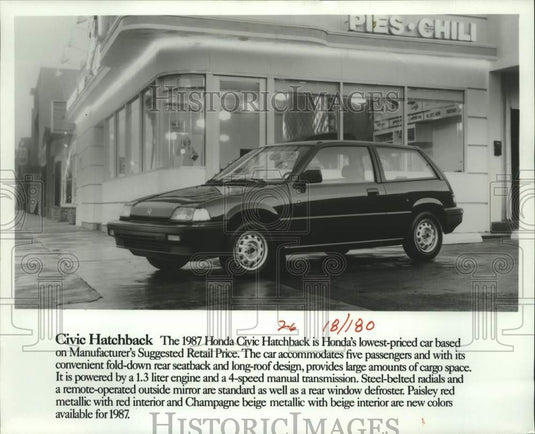 1987 Press Photo Honda's Civic Hatchback in front of a restaurant - mjc38610 - Historic Images