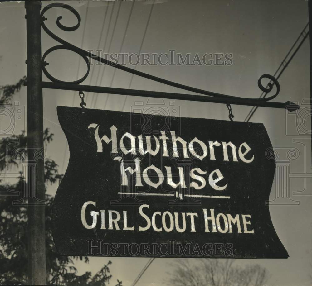 1938 Press Photo Hawthorne House, Girl Scout Home sign in Milwaukee - Historic Images