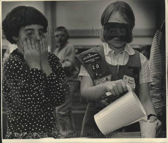 1992 Press Photo Milwaukee Girl Scouts in "Understanding Differences" program - Historic Images