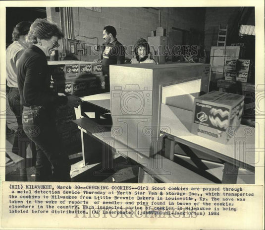 1984 Press Photo Girl Scout cookies go through metal detector, Milwaukee - Historic Images