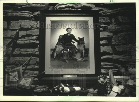 1991 Press Photo of Girl Scout commissioner Alice Miller Chester, camp house, WI - Historic Images