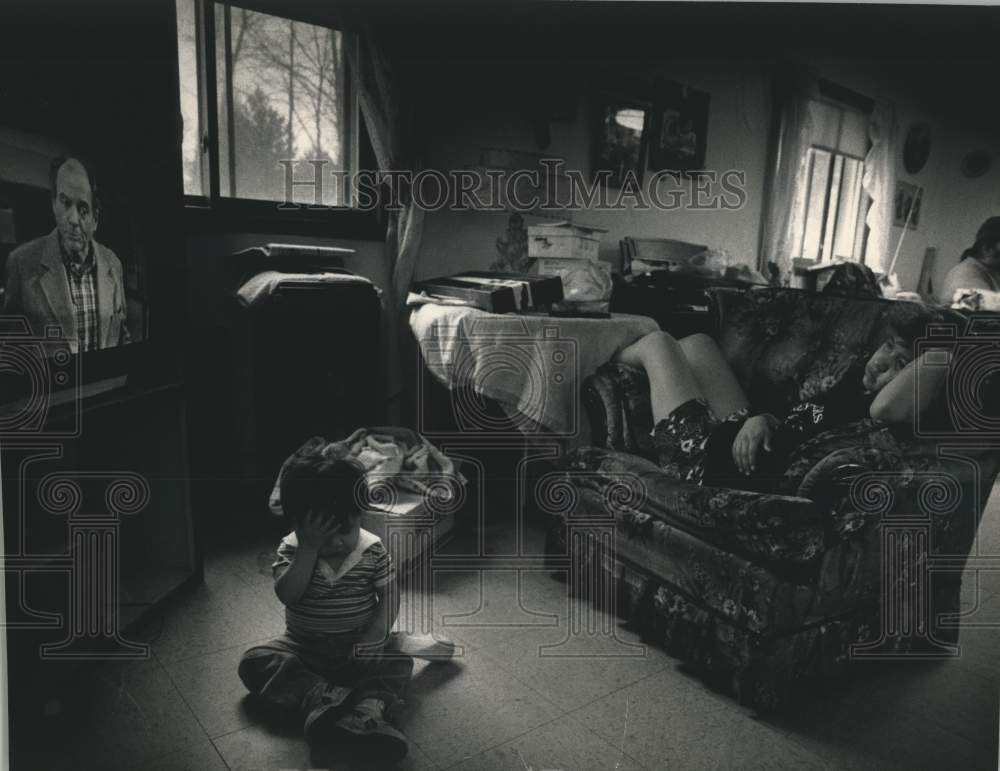 1991 Press Photo Chippewa Indians, Earl Cross & Yvette Stone at home, WI - Historic Images