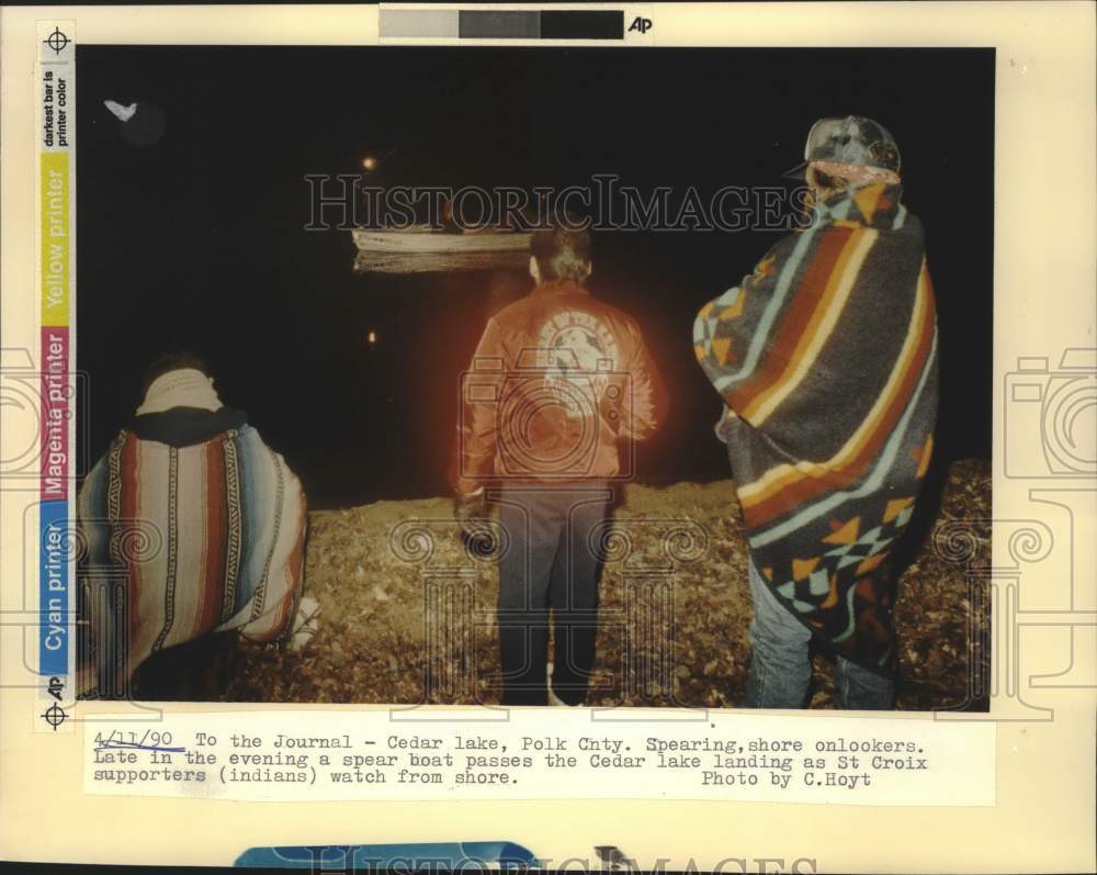 1990 Press Photo St. Croix Indians wash spearing boat pass by on Cedar Lake. - Historic Images