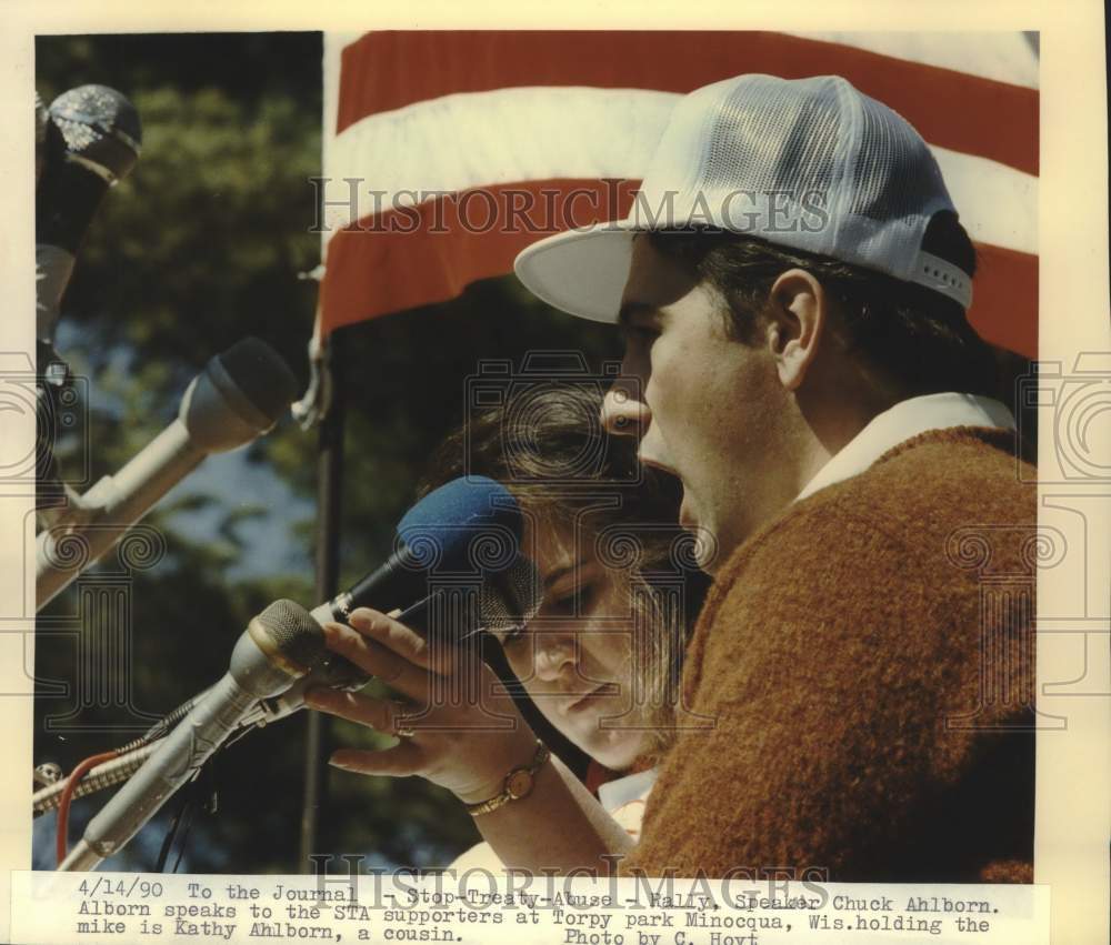 1990 Press Photo Chuck Ahlborn speaks at Stop-Treaty-Abuse rally in Minocqua - Historic Images