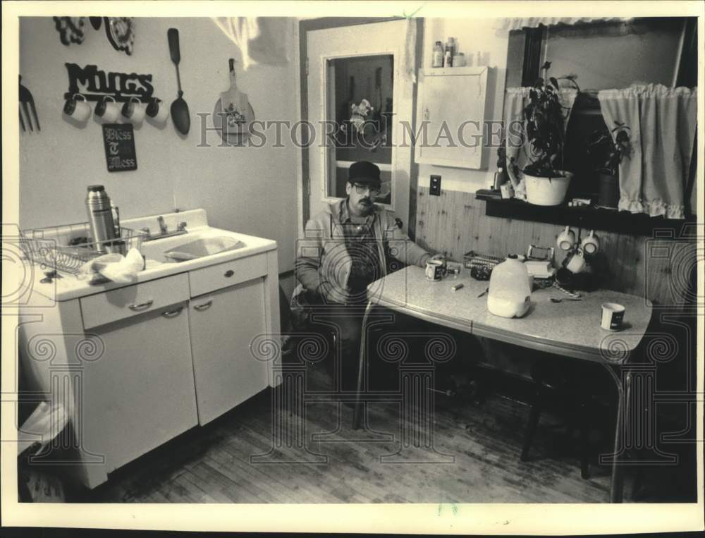 1987 Press Photo Bad River Indian reservation Council member Peter Lemieux - Historic Images