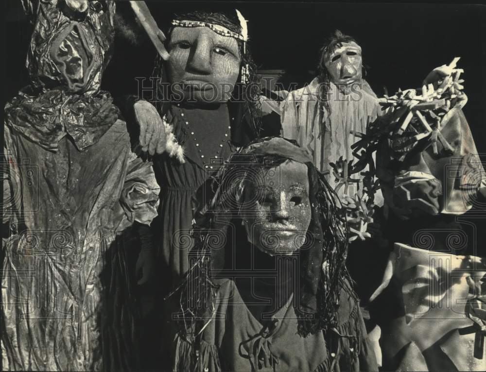 1991 Press Photo Wisconsin Teens as roles of Indian legends "Feather Tales" - Historic Images