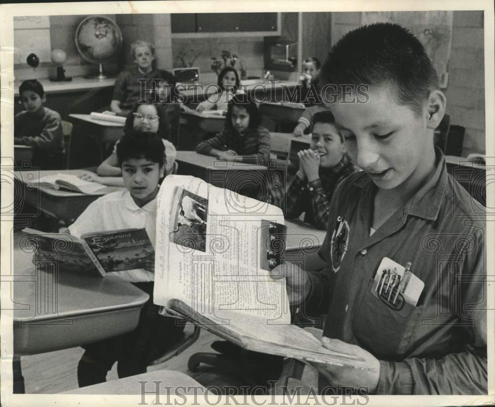 1963 Robert King recites to fellow students in Keshena schoolroom - Historic Images