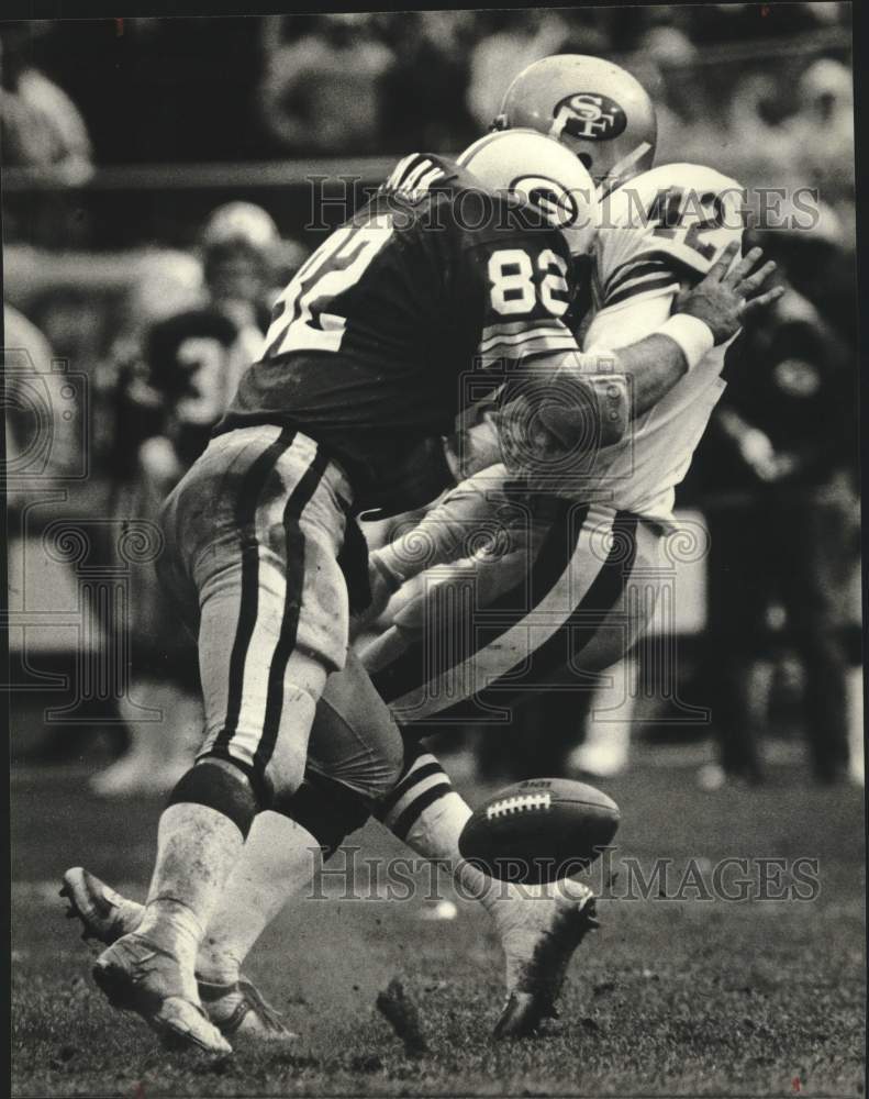 1981 Press Photo Green Bay Packers football's Paul Coffman drops a pass - Historic Images