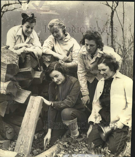 1938, freshmen participate, annual hat hunt, Milwaukee Downer College - Historic Images