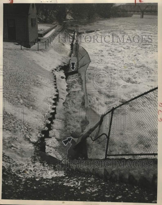 1952, North Avenue Dam by high water in the Milwaukee River - Historic Images