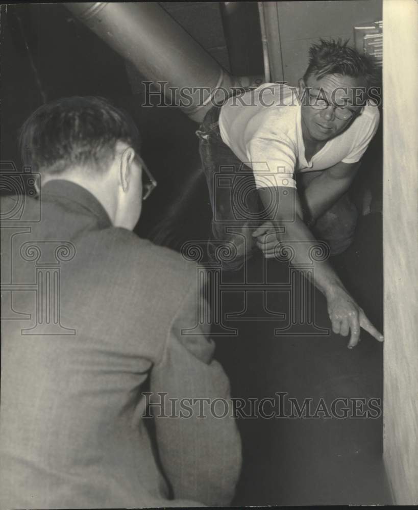 1952, Melvin Schier shows water line to Mayor Zeidler, Milwaukee - Historic Images