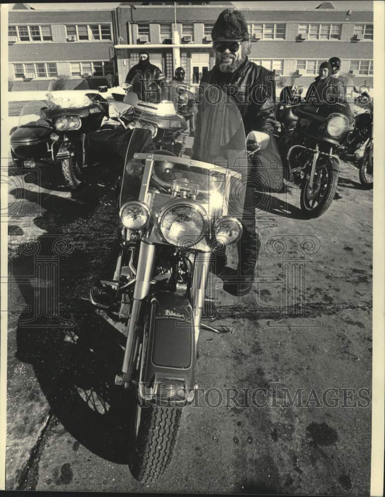 1986 Press Photo V.P Willie Davidson leads Harley-Davidson Co fundraiser ride WI - Historic Images