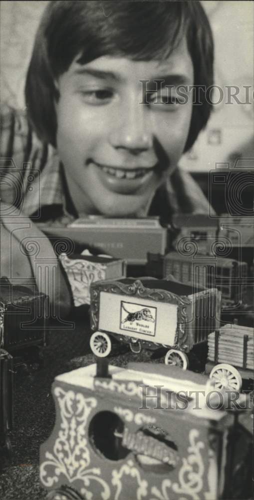 1979 Press Photo Todd shows off his model railroad circus wagons. - mjc39124 - Historic Images