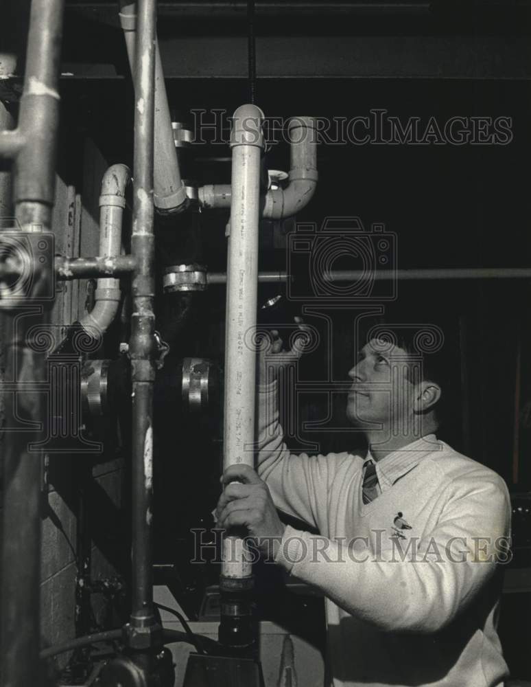 1993 Press Photo Tom Greenwaldt of Greenwaldt Building Inspection Services - Historic Images