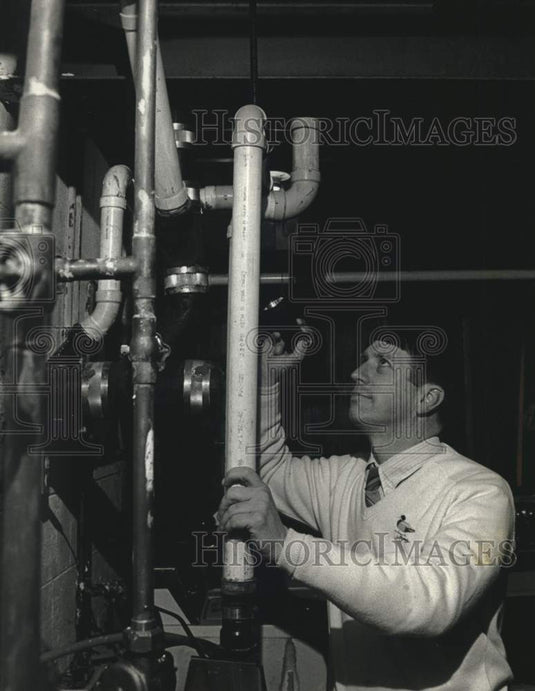 1993 Press Photo Tom Greenwaldt of Greenwaldt Building Inspection Services - Historic Images