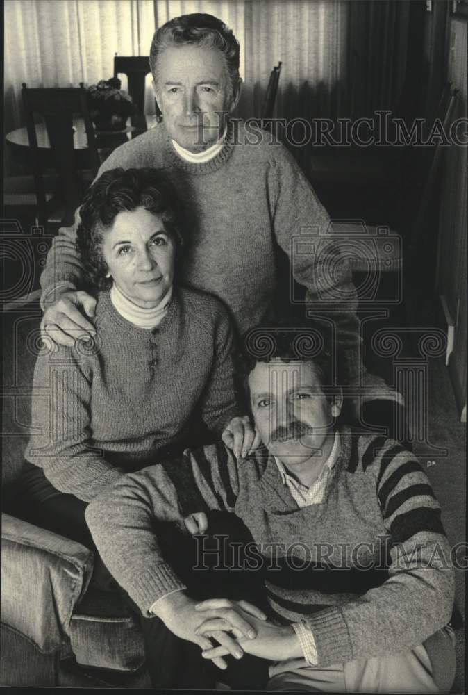 1984 Press Photo Leland and Lois Kenyon, with son Dick Kenyon, Mental Illness - Historic Images