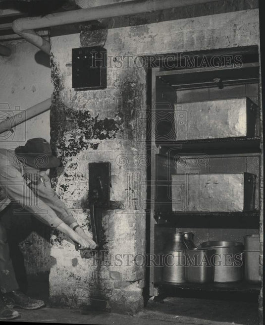 1949, Man works in Mendota State Hospital - mjc39186 - Historic Images