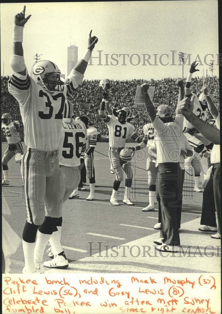1981 Press Photo Green Bay Packers Bench Celebrate Win After Fumbled Ball - Historic Images