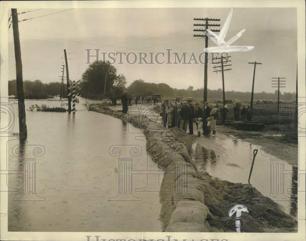 1938, Emergency crews piled sandbags along Wisconsin River Levee, WI - Historic Images