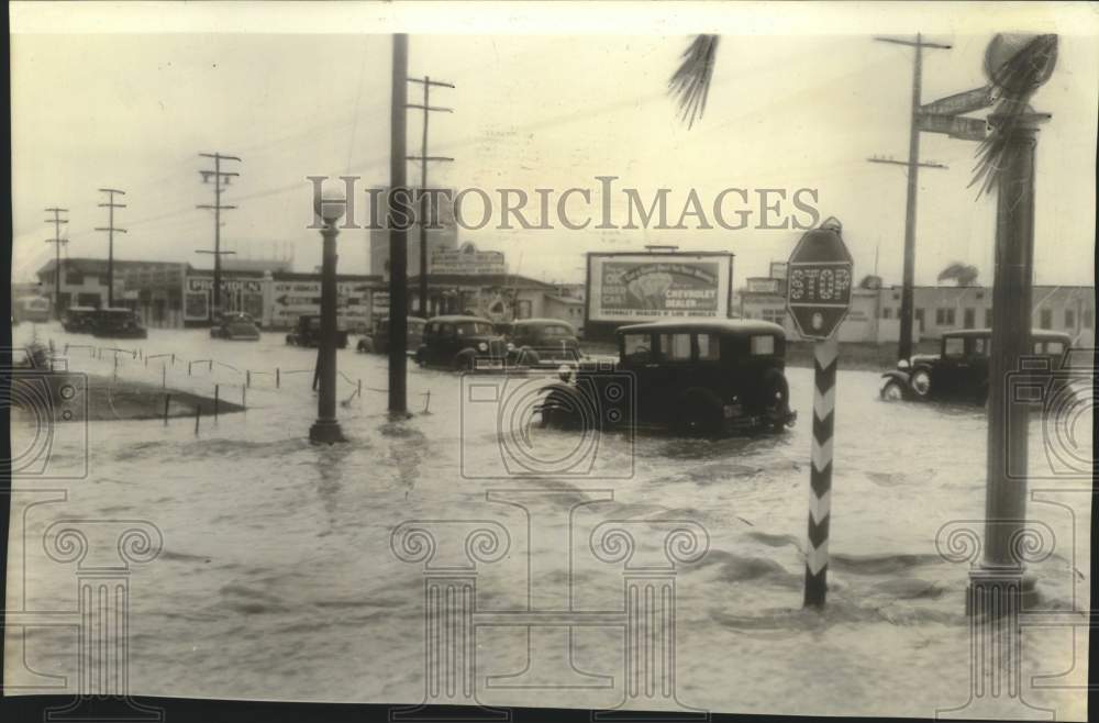 1938, Los Angeles intersection flooded by 11 inches of heavy rainfall - Historic Images