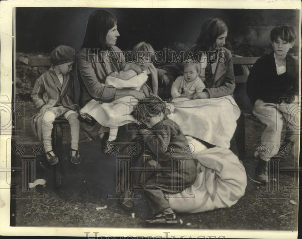 1937, Mrs Williams &amp; children wait for flood relief shelter, Memphis - Historic Images