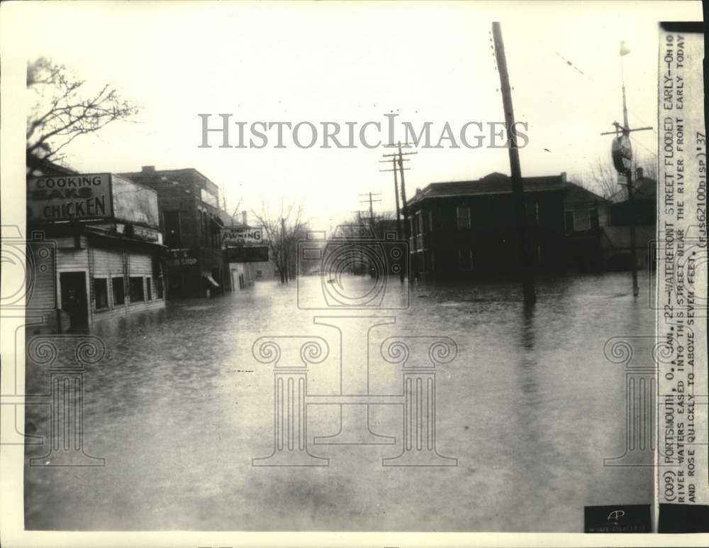 1931, Ohio River overflowed &amp; flooded Portsmouth, Ohio streets - Historic Images