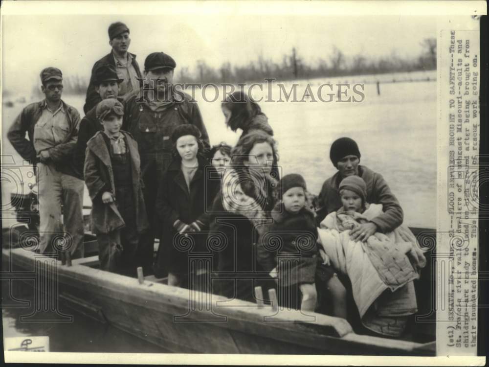 1937 Press Photo Flood victims brought to safety by boat, Senath, Missouri- Historic Images