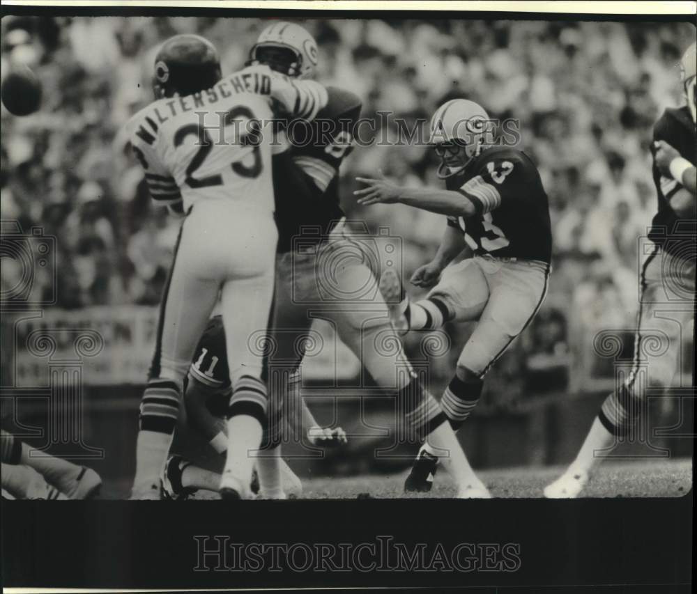1980 Press Photo Packer Football Kicker Chester Marcol Tries 46-Yard Field Goal - Historic Images
