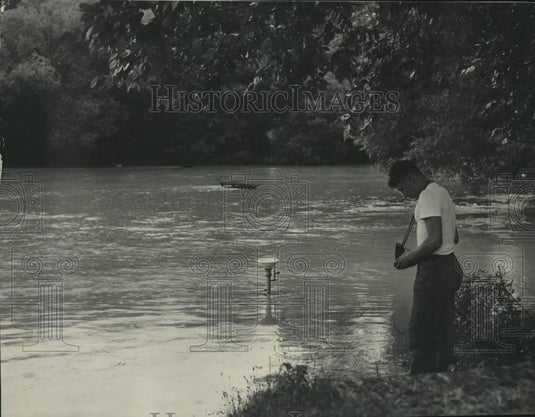 1952 Carl Lewis takes picture of flooding of Menomonee river - Historic Images