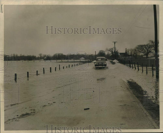 1948, County Truck Moves between Port Washington and Greenbay Roads - Historic Images