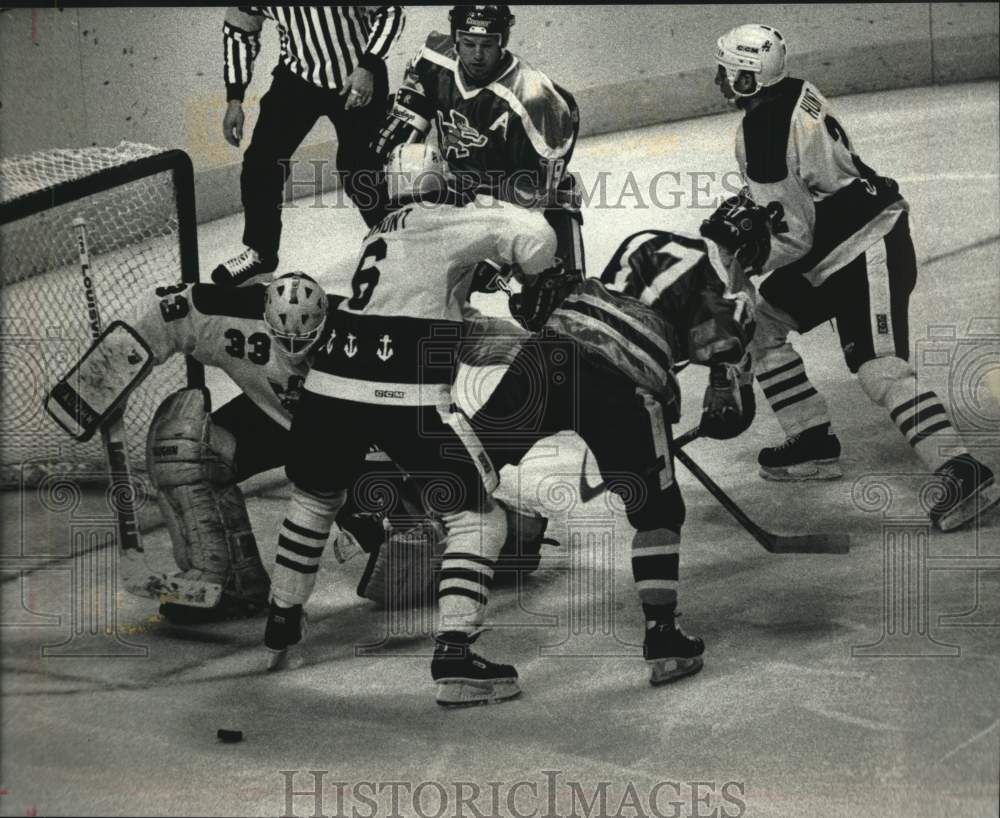 1989 Press Photo Milwaukee Admirals take on Phoenix at the Bradley Center - Historic Images