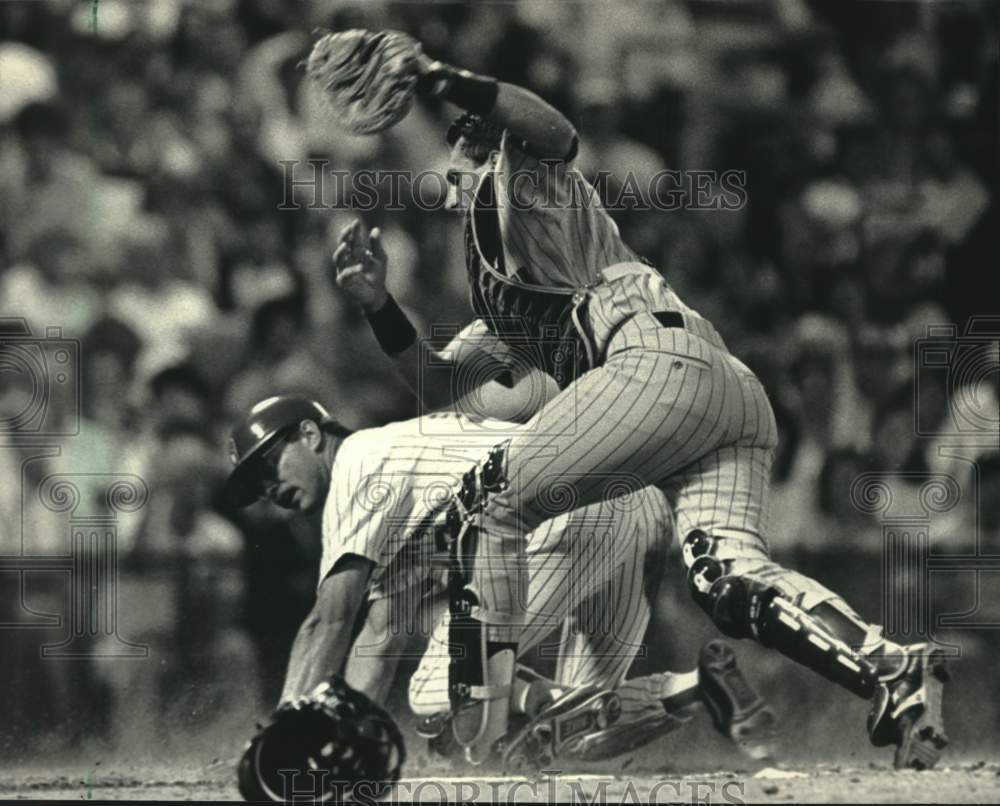 1987 Press Photo Milwaukee Brewer&#39;s Jim Gantner gets tagged at home plate- Historic Images