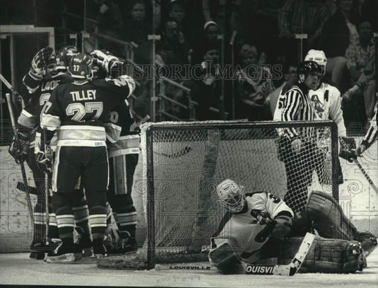 1991 Press Photo Admirals' Goalie Steve Weeks Beaten By Rivermen Hockey Team - Historic Images