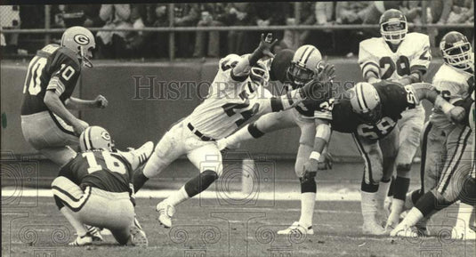 1981 Press Photo Green Bay Packers & New York Giants football, County Stadium - Historic Images