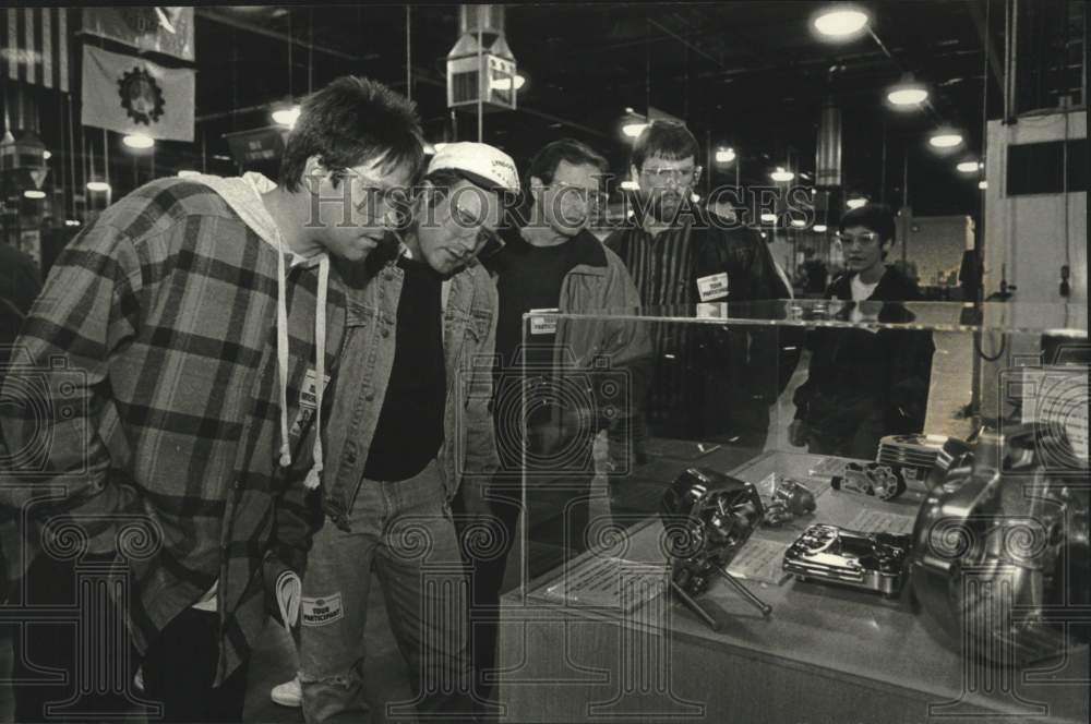 1993 Press Photo Visitors taking a tour of Harley-Davidson plant in Wauwatosa - Historic Images