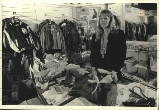 1990 Press Photo Karen Davidson head of Harley-Davidson's clothing design, WI - Historic Images