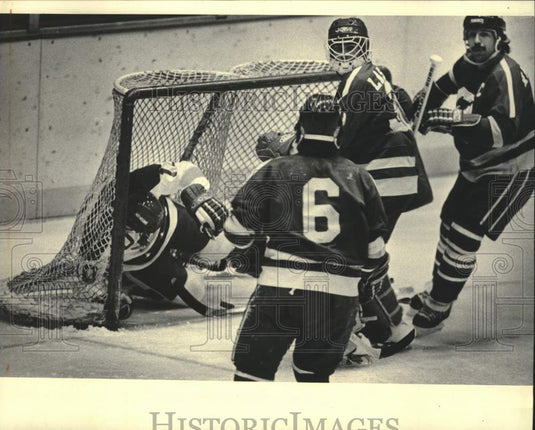 1984 Press Photo Milwaukee Admirals' Chris Tanguay Follows Puck Into Hockey Net - Historic Images