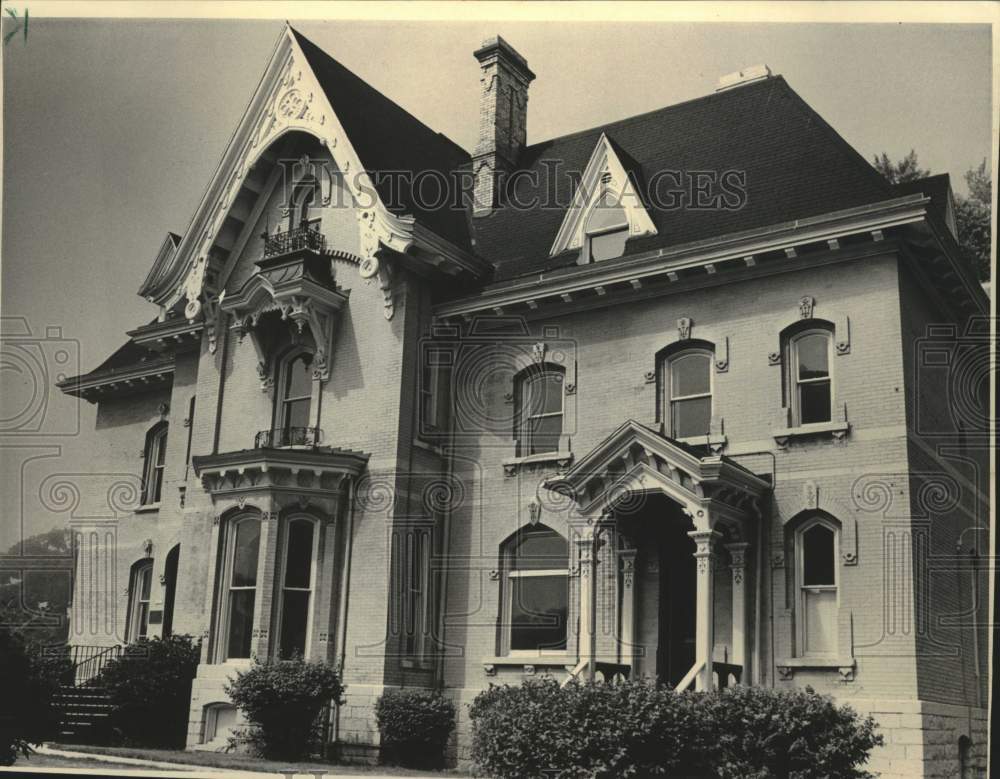 1983 Press Photo Judge Jason Downer house, 1201 N. Prospect Ave., Milwaukee, WI - Historic Images