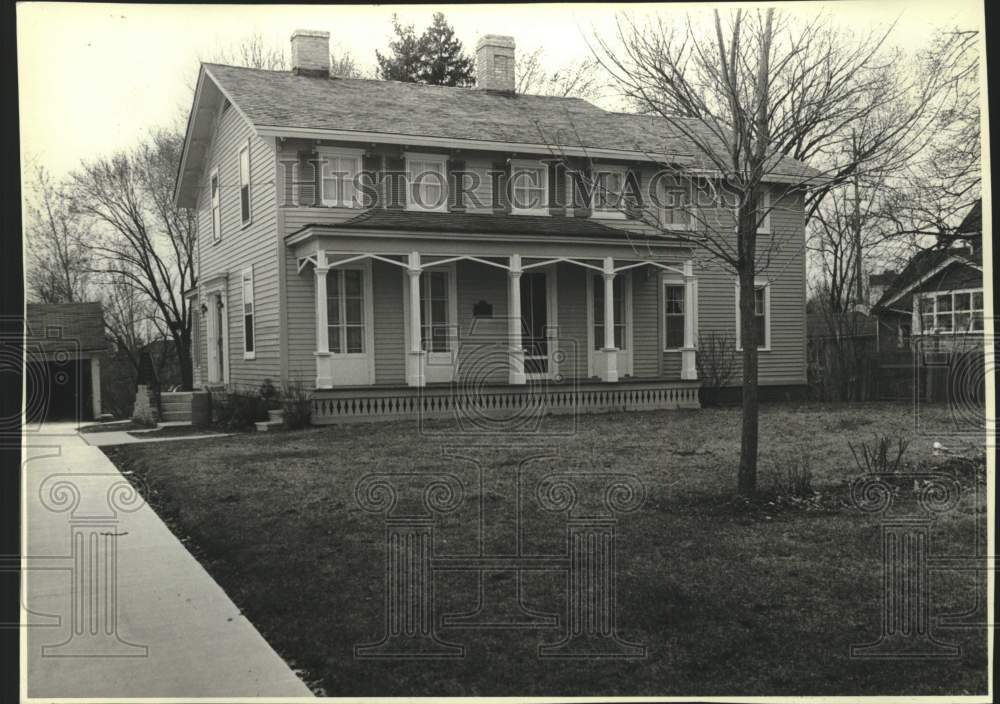 1982 Press Photo Home at 12323 Watertown Plank Road in Milwaukee - mjc39711 - Historic Images