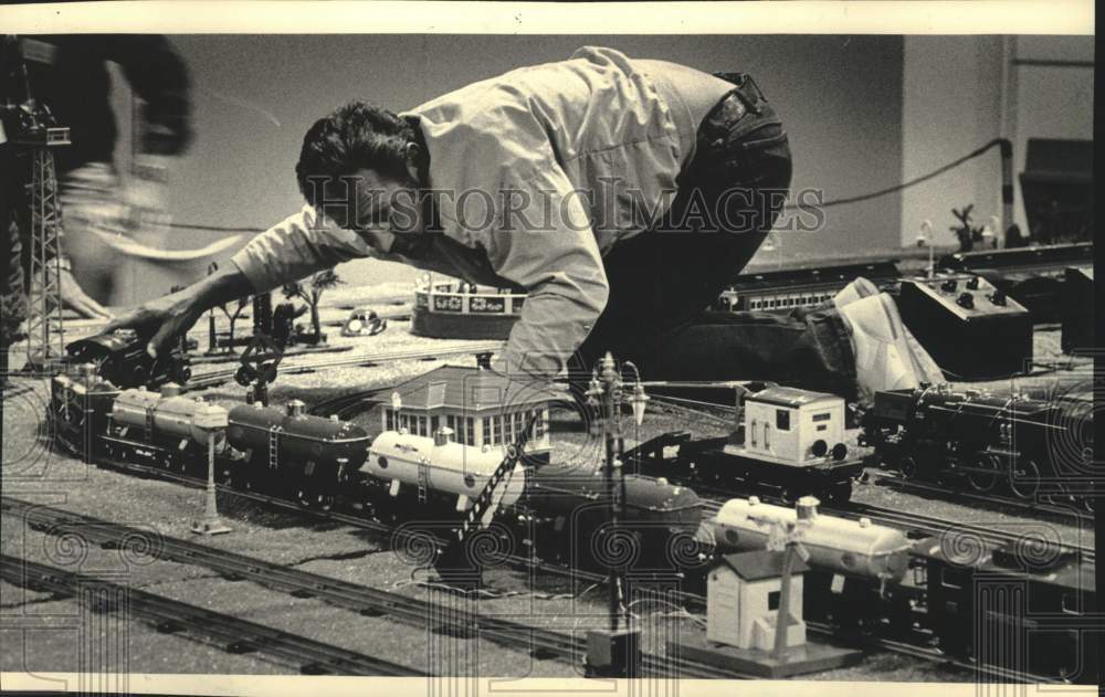 1987 Press Photo William Schneider at Trainfest in West Allis, Wisconsin - Historic Images