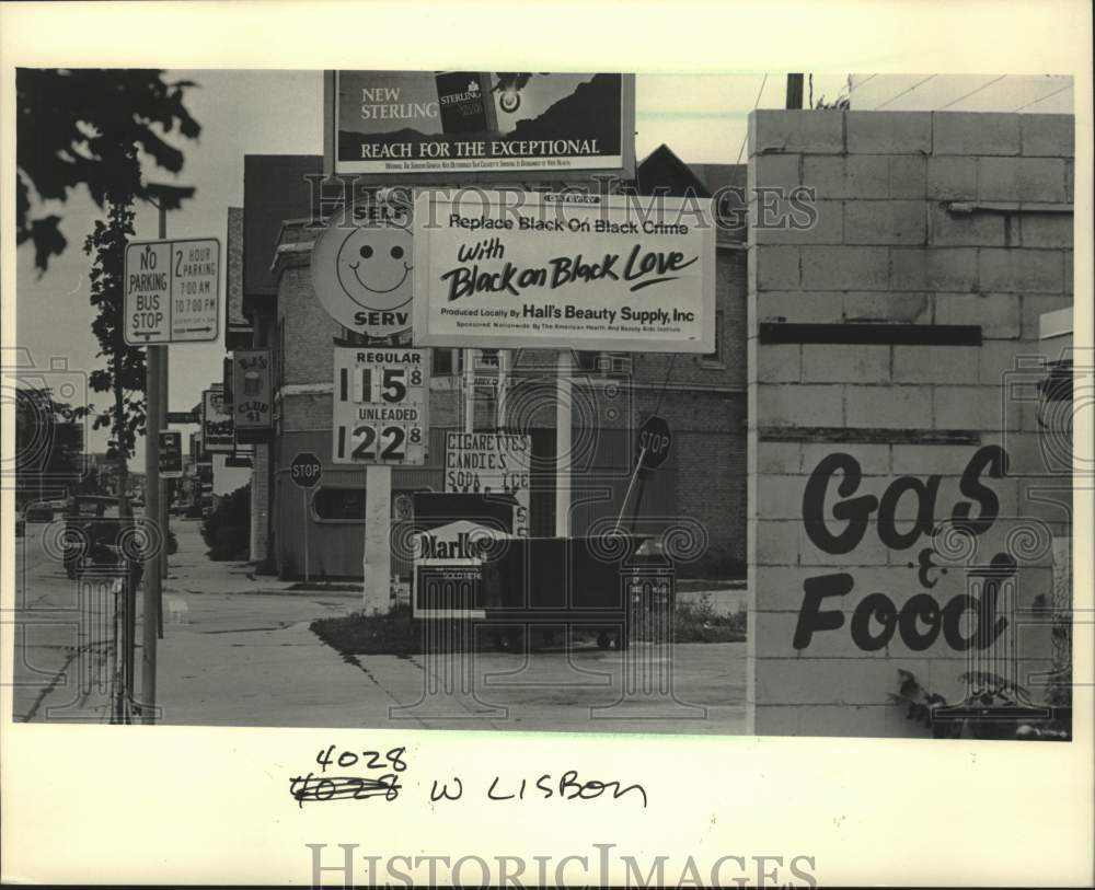 1985 Press Photo Billboard for Crime Awareness in Milwaukee, Wisconsin - Historic Images