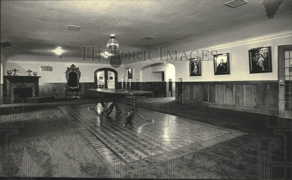 1984 Press Photo inside a Milwaukee Mansion, E. Newberry and Lake Dr., Wisconsin - Historic Images