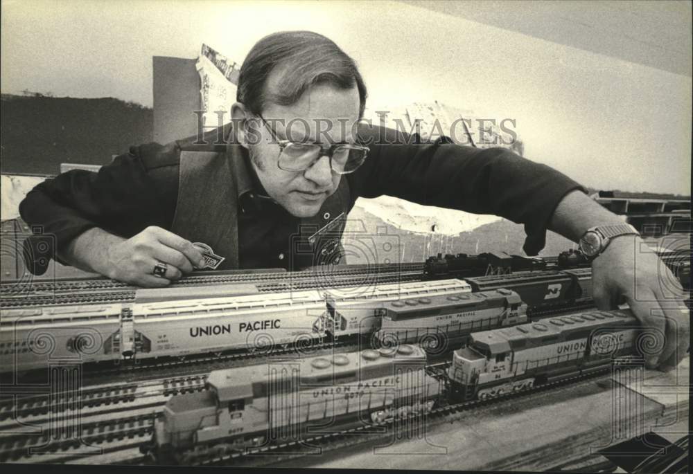 1979 Press Photo Milwaukee Model Railroad Engineers Club member Vern Monson - Historic Images