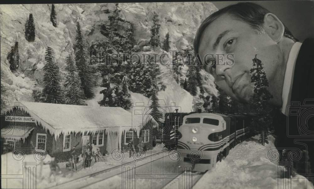 1979 Press Photo Brian Holtz with Model Railroad Snow Scene at Winter Park - Historic Images