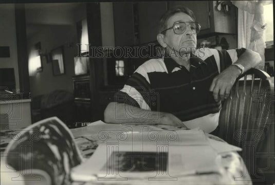 1994 Press Photo Korean War Veteran Richard Edlebeck of Oak Creek, United States - Historic Images