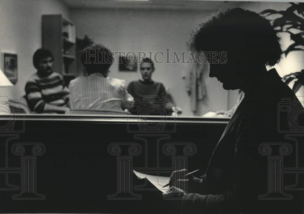 1984 Press Photo Mental Illness Office - mjc39949 - Historic Images