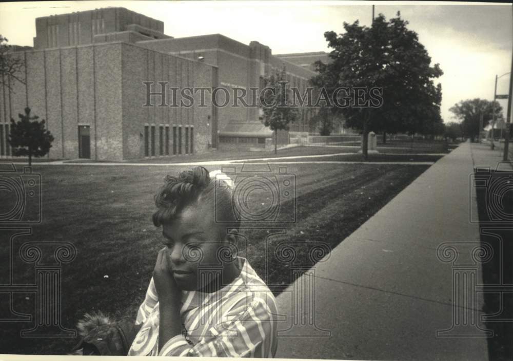 1993 Press Photo Student Latonya Luckett discusses murder at Pulaski High School - Historic Images