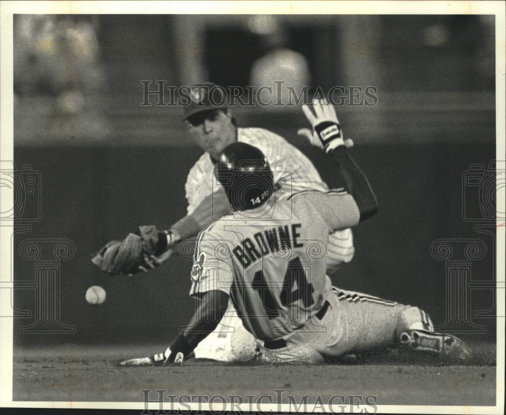 1989 Press Photo Jerry Browne is safe at second as Brewer Bill Spiers drops ball - Historic Images