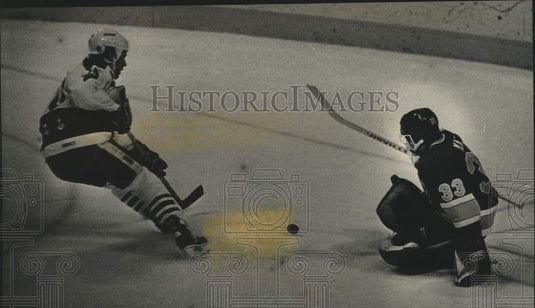 1988 Press Photo Admirals' Ernie Vargas had his shot stopped by Darrell May - Historic Images