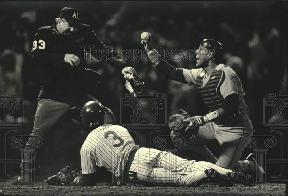 1987 Press Photo Milwaukee&#39;s Juan Castillo called out at the plate in the 10th - Historic Images